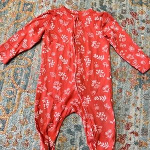 Old Navy long sleeved onesie 100% cotton perfect for colder months